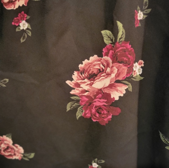 Torrid cold shoulder blouse - Picture 3 of 4